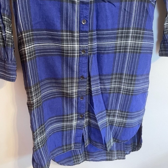 FOREVER 21 Plaid Long Button Down - Picture 7 of 9